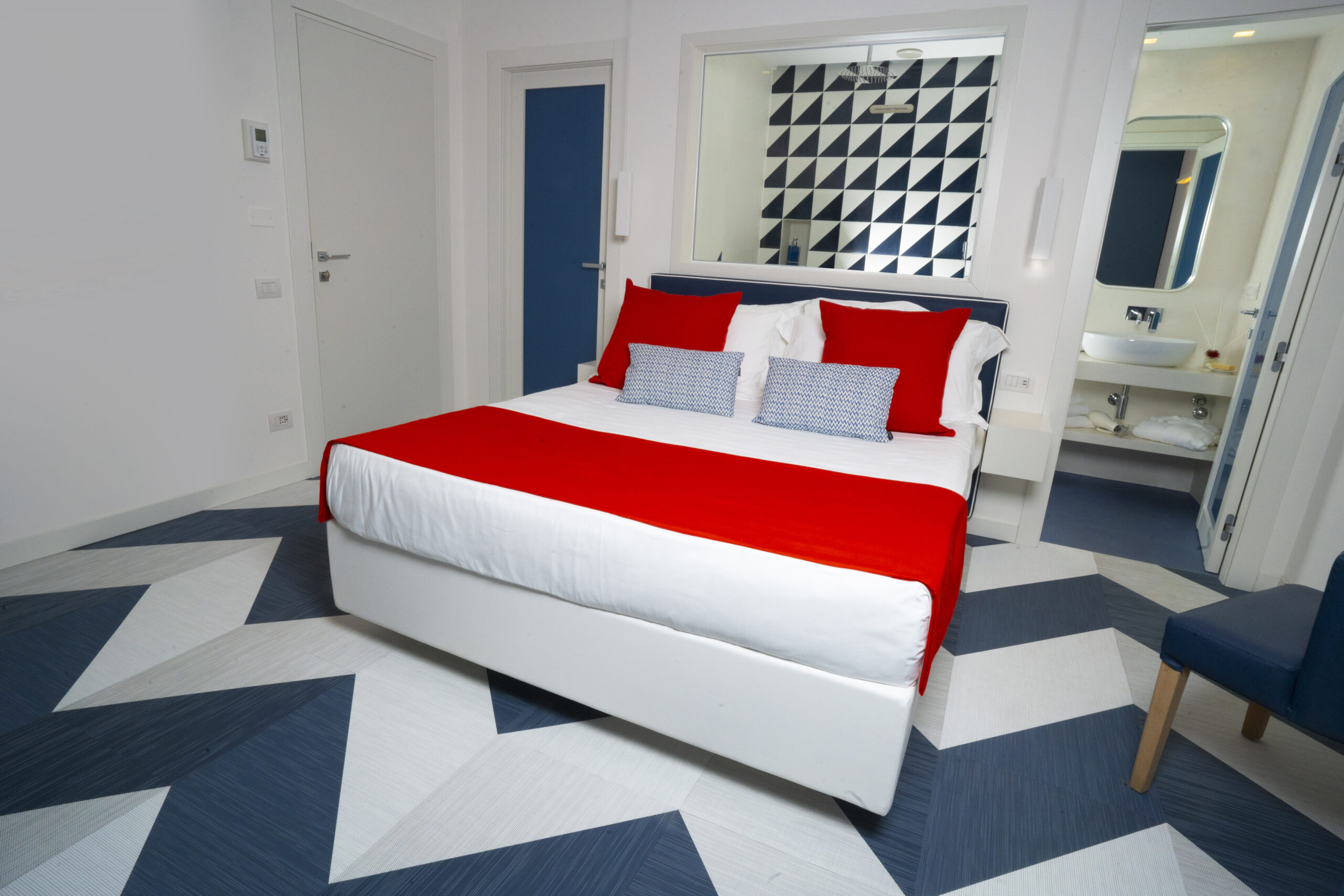 hotel-villa-cettina-sorrento-design-room-deluxe-bed